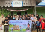 Peringati Hardiknas dengan Cara Berbeda, Komunitas Pemuda Kutim Datangi Sekolah Alam di Pedalaman